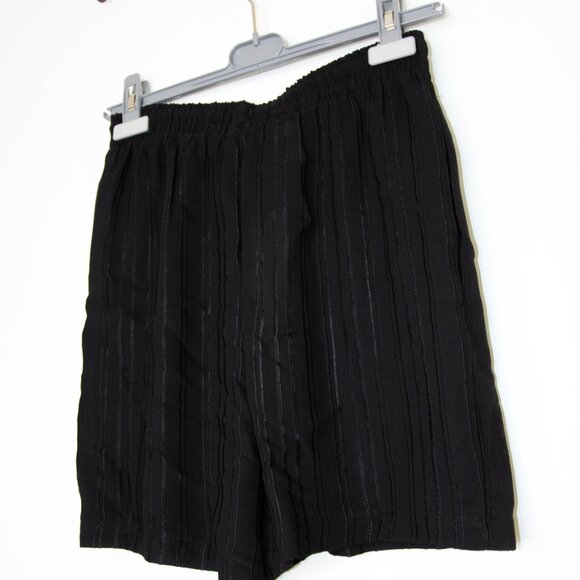 BNWT SS25 ERNEST W. BAKER PIN STRIPE SPORT SHORTS XS - Picture 7 of 13